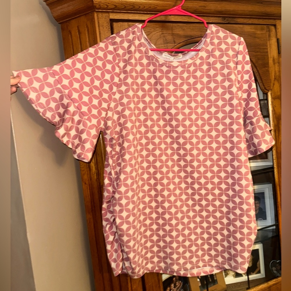 2X Pink Geometric Women's Top. MUST BE BUNDLED